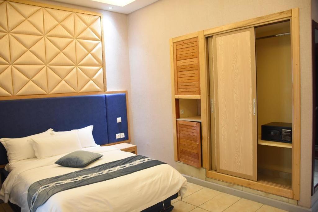 Hotel Royal Palace Douala Exteriör bild