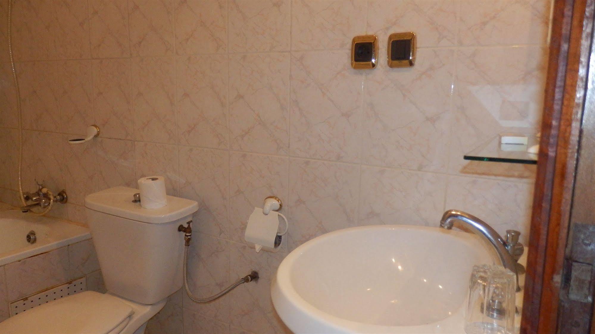 Hotel Royal Palace Douala Exteriör bild